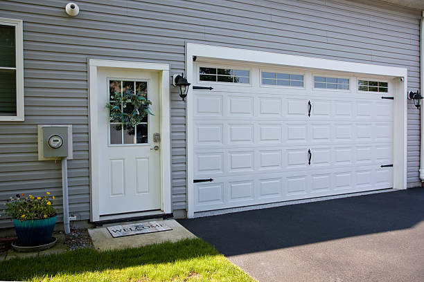 24/7 Emergency Garage Door Panel Replacement experts in Frankfort, MI